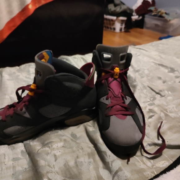 Shoes - Picture 2 of 3